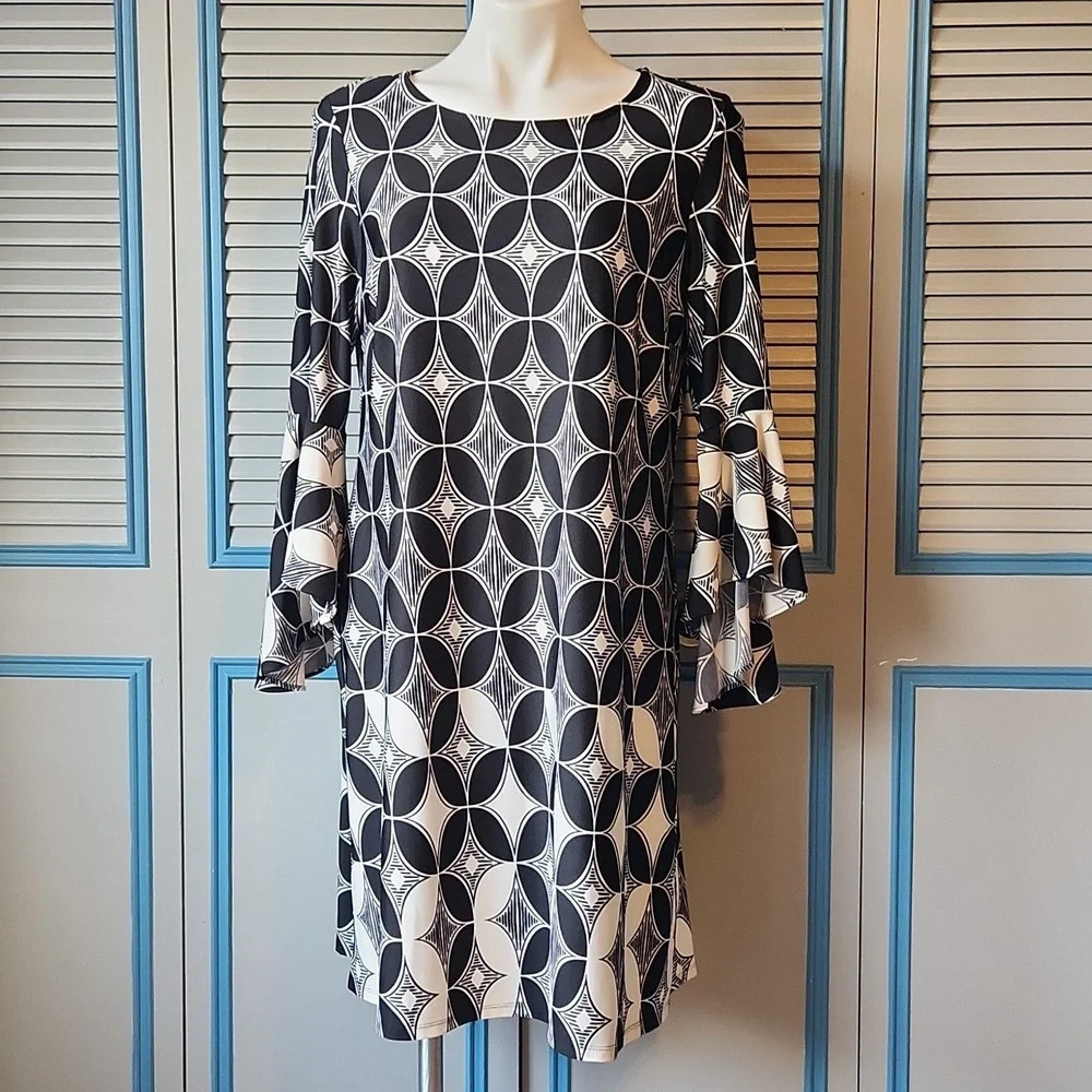 Roz & Ali Women’s Geometric Print Dress with Flare Sleeves - Picture 2 of 13